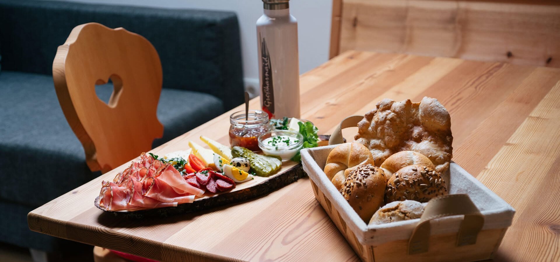 Hofeigene Produkte, Frühstück & Südtiroler Marende